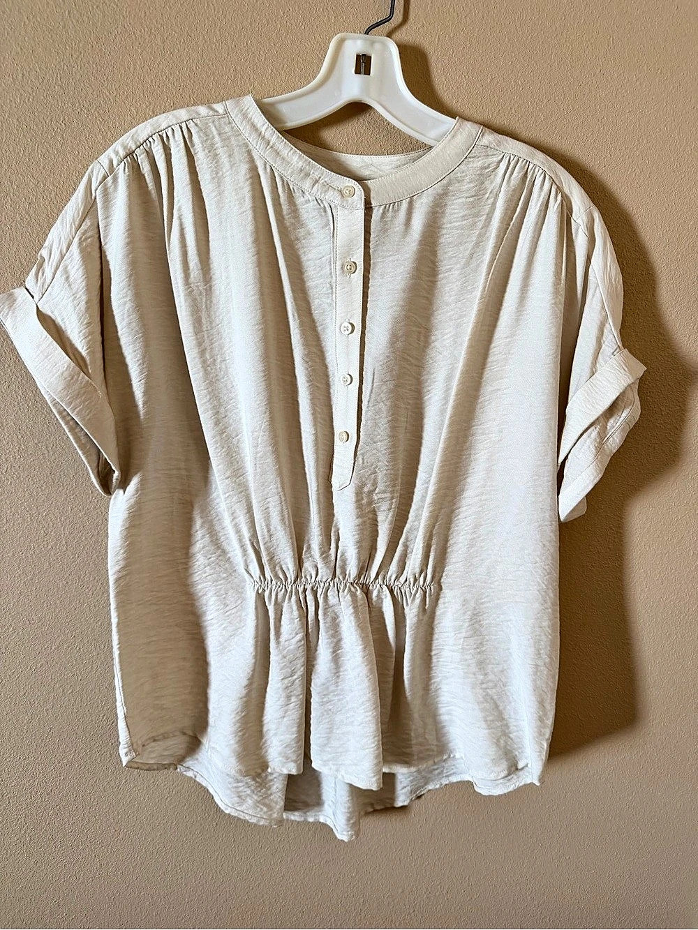 Simply Vera Vera Wang Cream Satin Henley Peplum Top Cuffed Sleeve Size M NWT